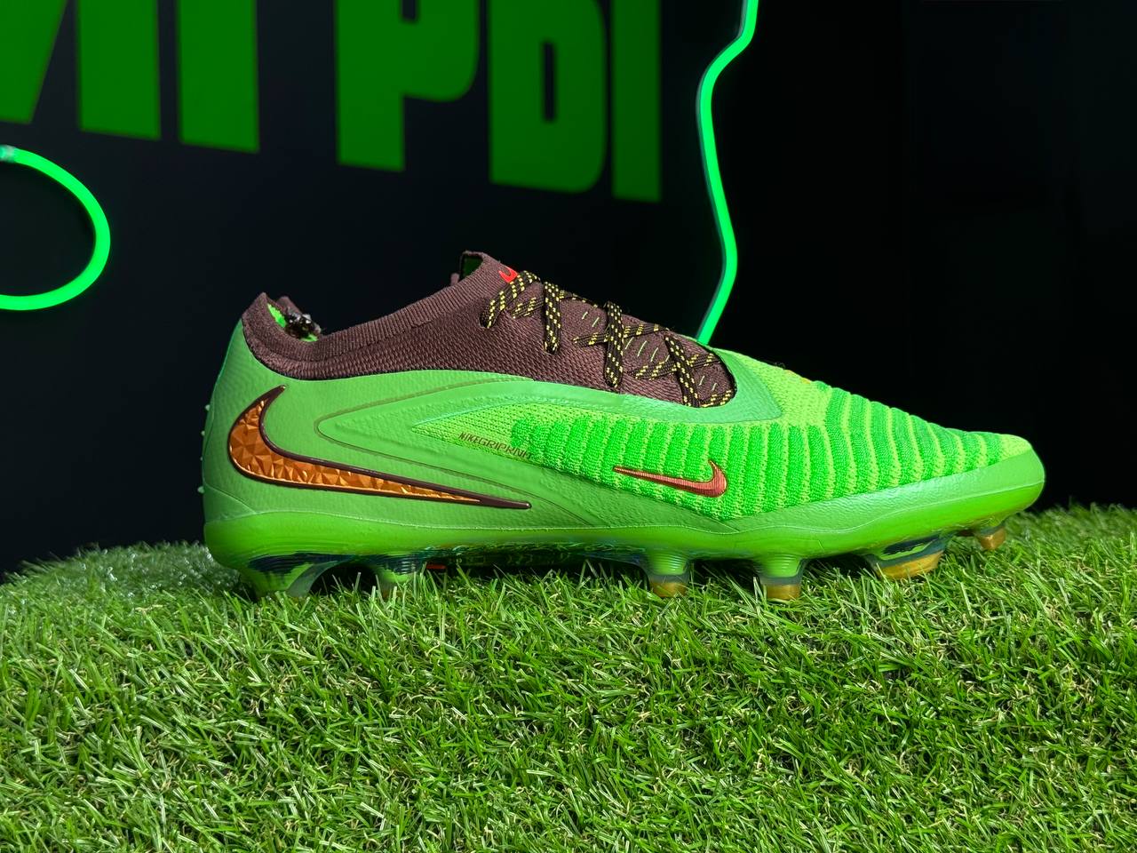 Бутсы детские и взрослые Nike Phantom 6 Travis Scott Elite FG